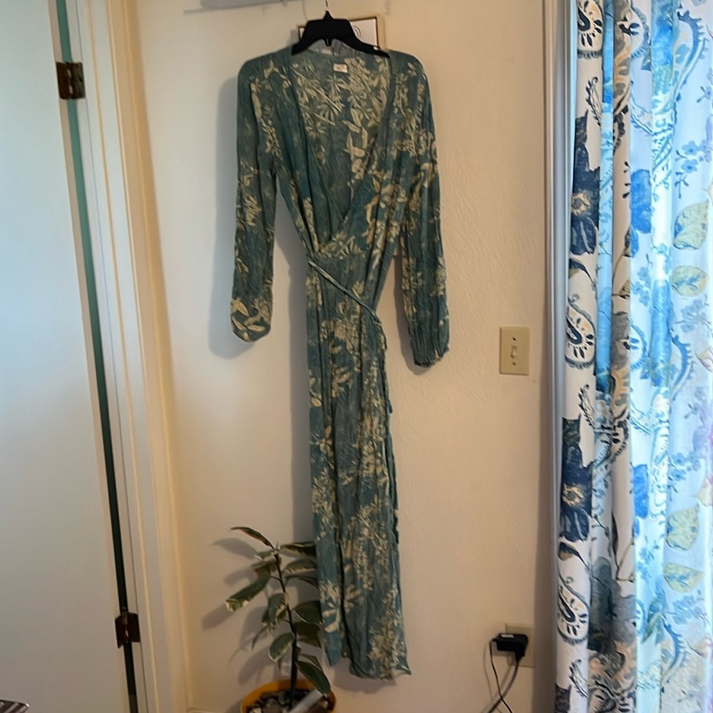 O’Neil long sleeve wrap dress size M